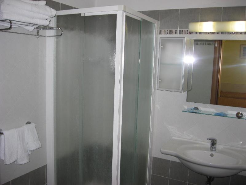 Double Room image 3