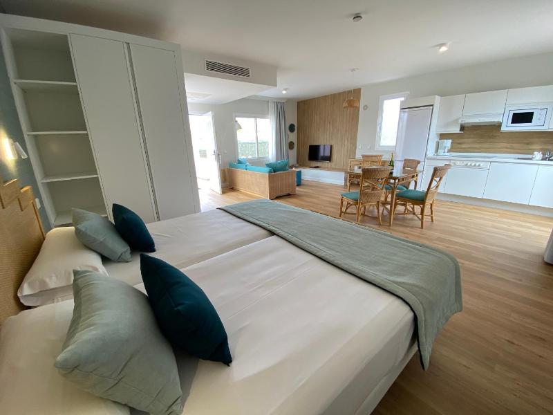 Two-Bedroom Suite image 4