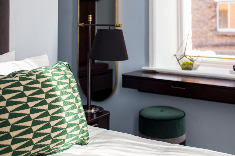Standard Double Room image 3
