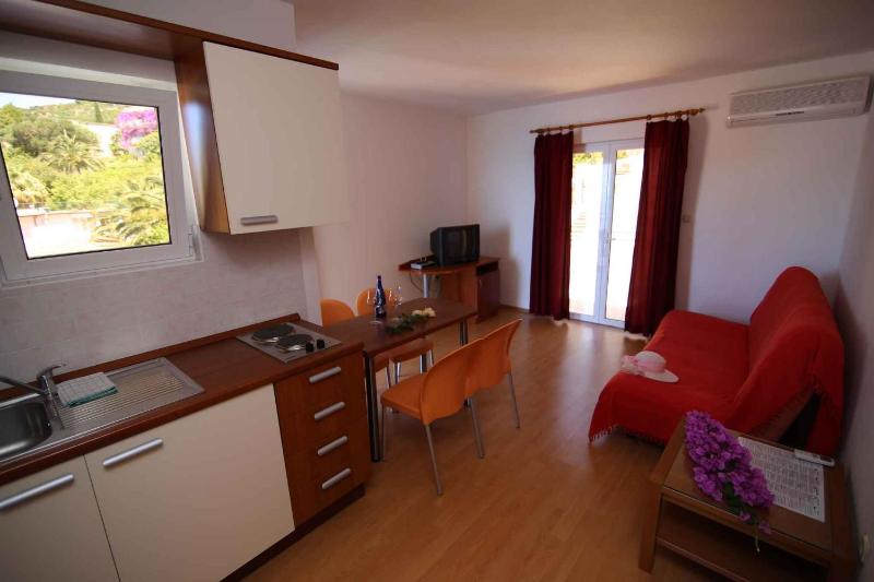 Apartment 1 image 3