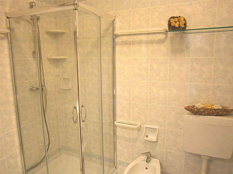 Apartment 1 image 3