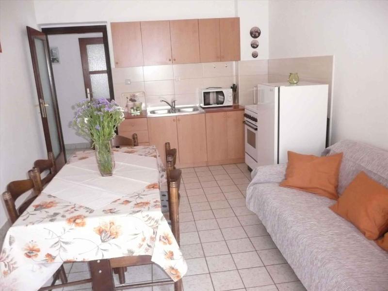 Apartment 1 image 3