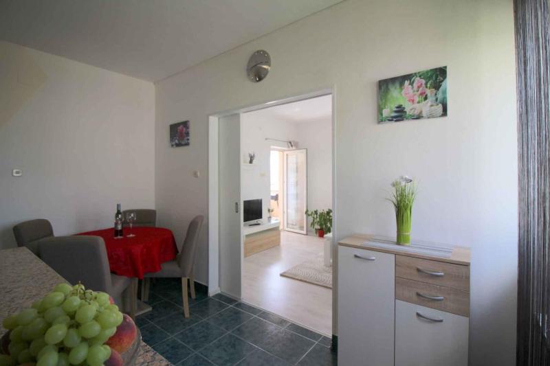Apartment 1 image 3