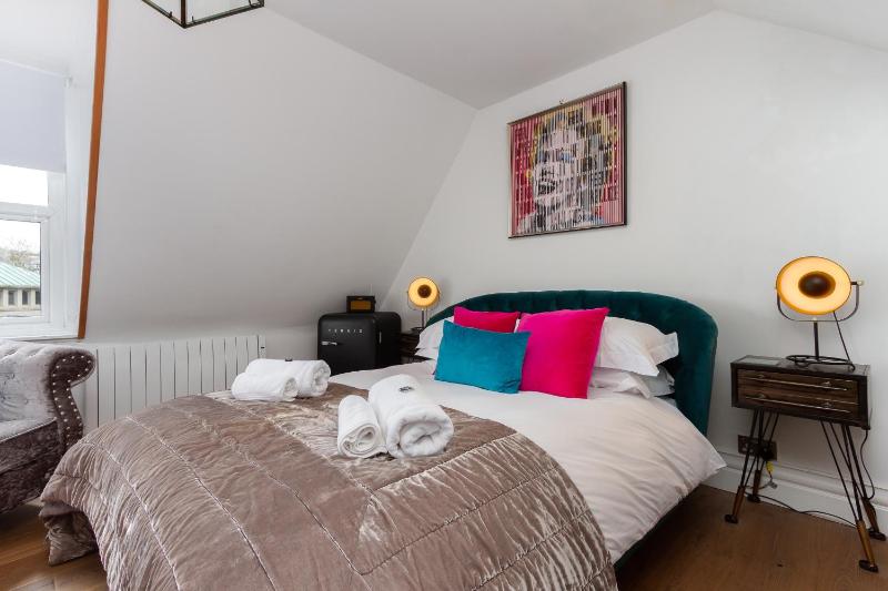 King Room image 4