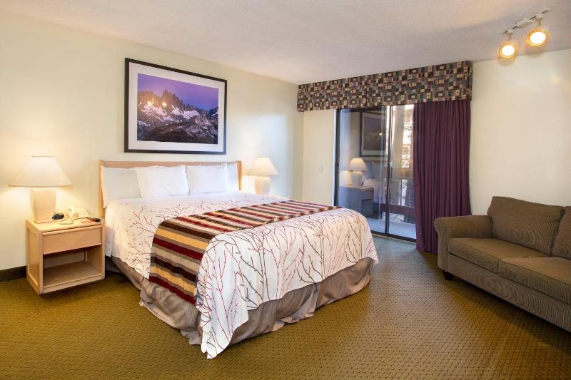 King Room with One King Bed image 3