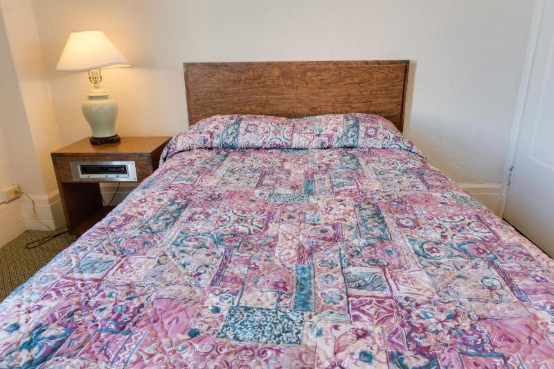 Double Room with Two Double Beds and Shared Bathroom image 2