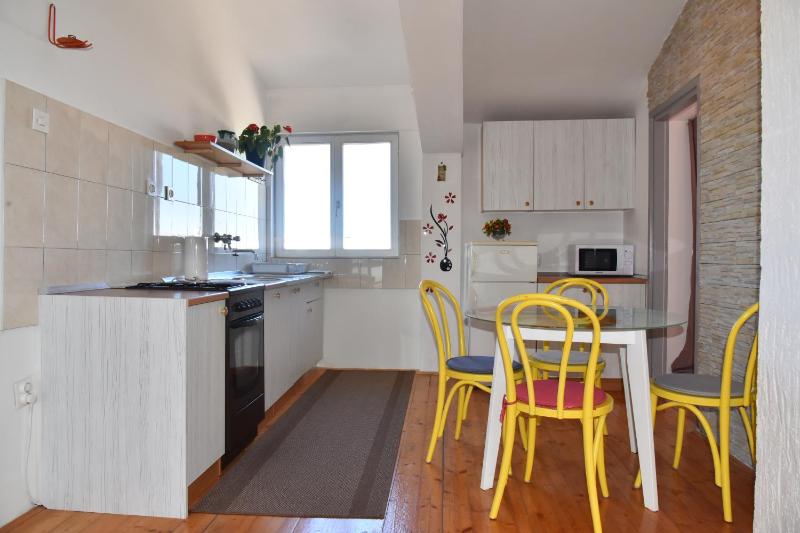 One-Bedroom Apartment image 4