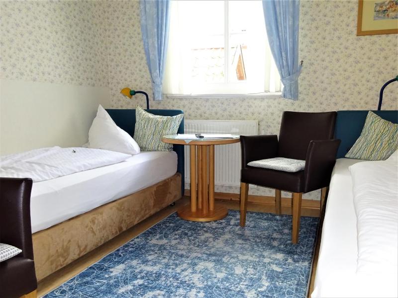 Small Twin Room image 1