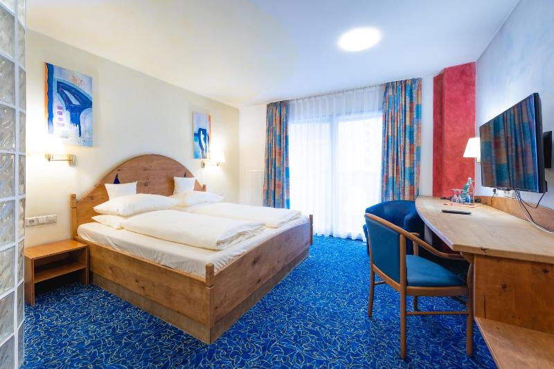 Deluxe Double Room image 2