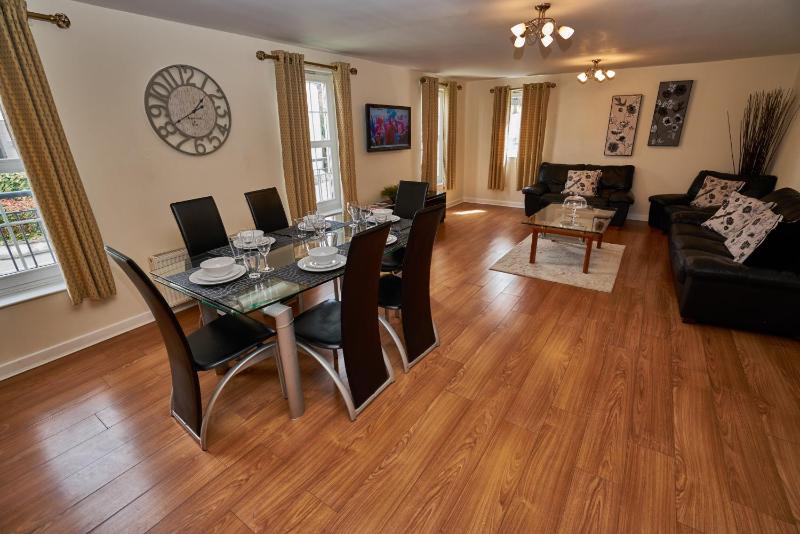 Three-Bedroom Apartment (6 Persons) image 2