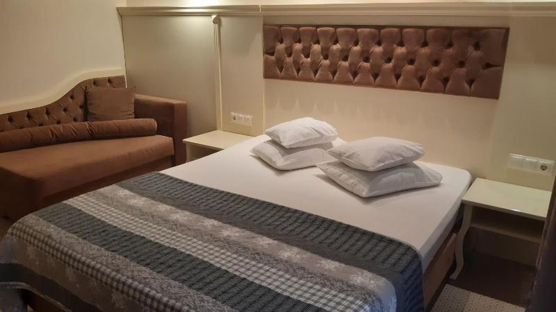 Triple Room with Terrace image 2