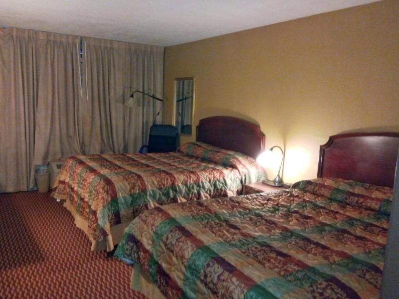 Queen Room with Two Queen Beds - Smoking