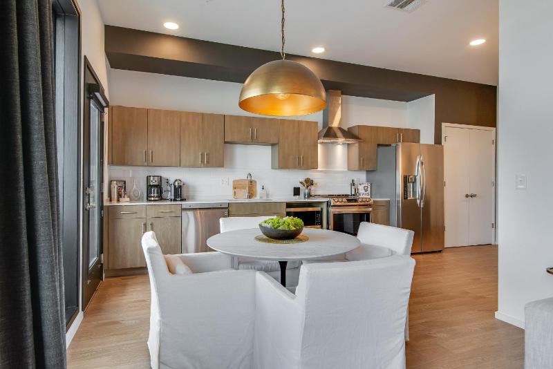 One-Bedroom Apartment image 2