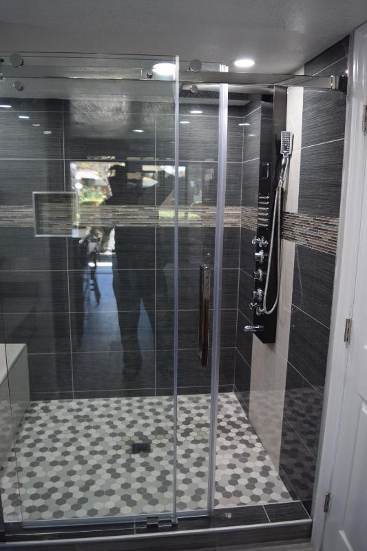 Deluxe Double Room with Shower image 4