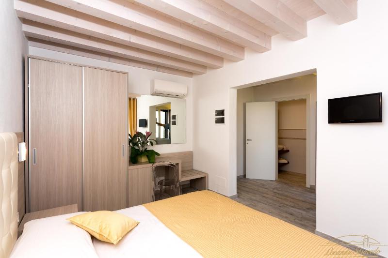 Family Room with Garden View image 4