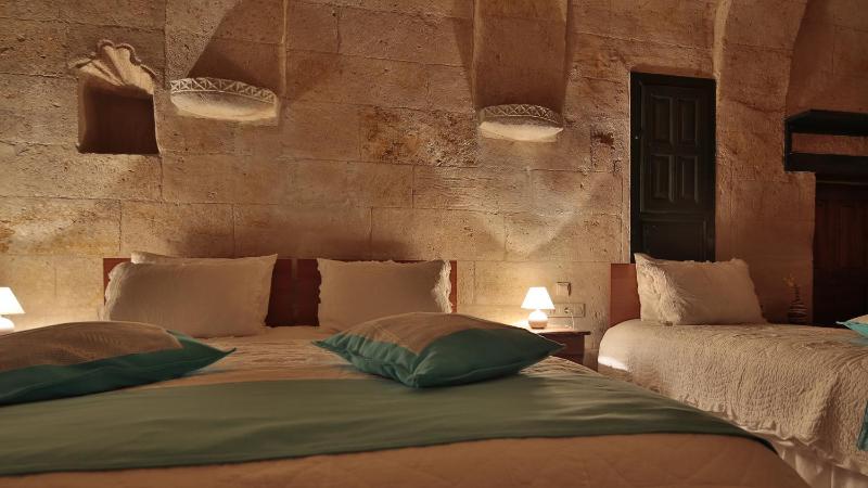 Stone Triple Room image 3