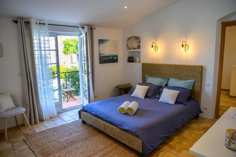 Double Room with Garden View image 3