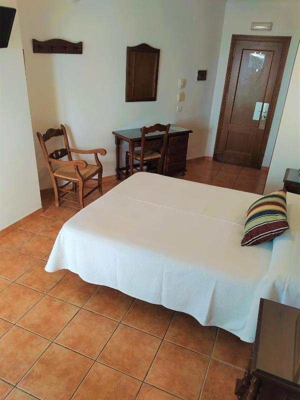 Budget Double Room image 4