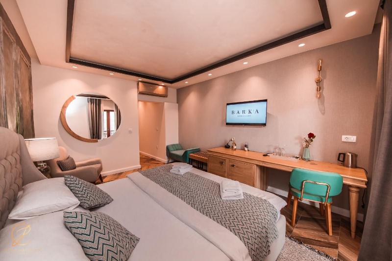 Deluxe Double Room with Balcony and Sea View image 1
