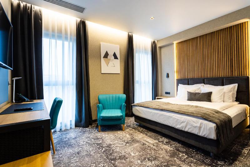 Deluxe Room image 3