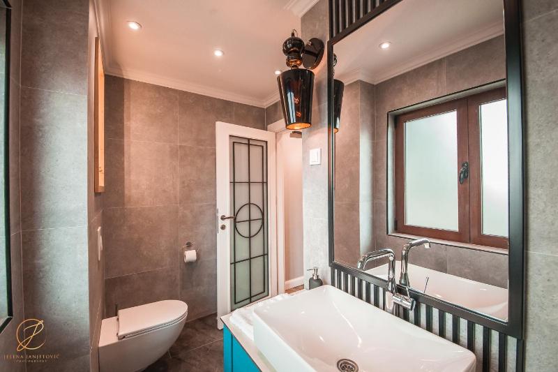 Deluxe Double Room with Balcony and Sea View image 3