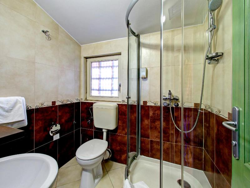 Double Room with Balcony image 2