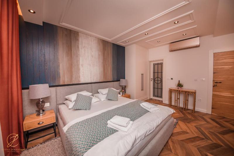Deluxe Double Room with Sea View image 3