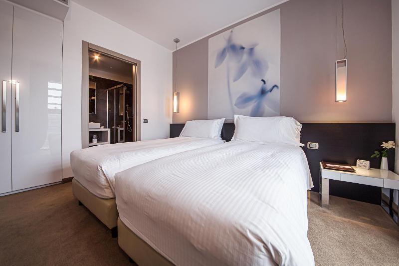 Standard Double Room image 4