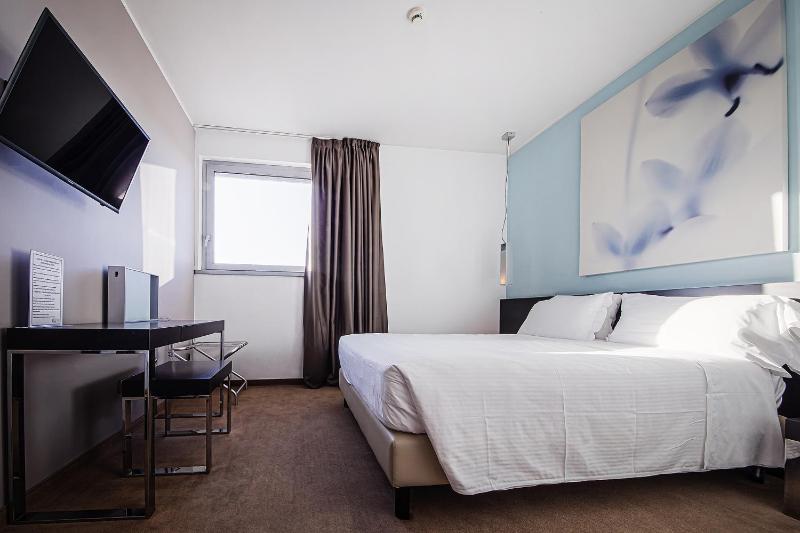 Superior Double Room image 4