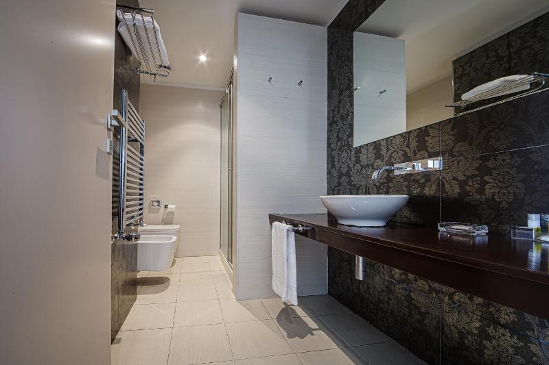 Superior Double Room image 3