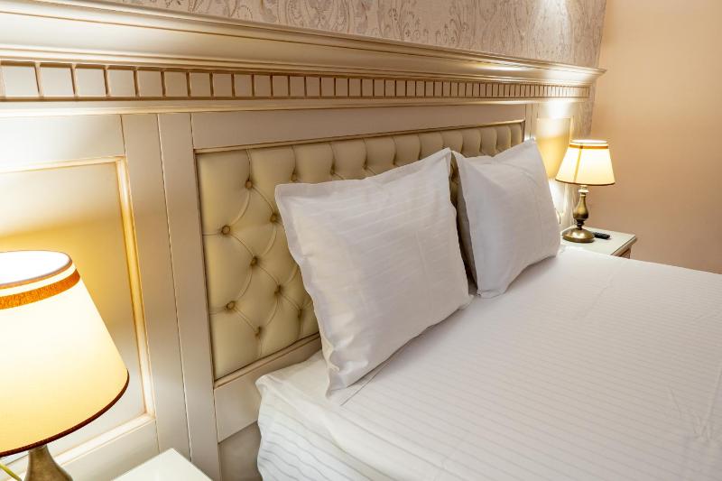 Double Room image 3