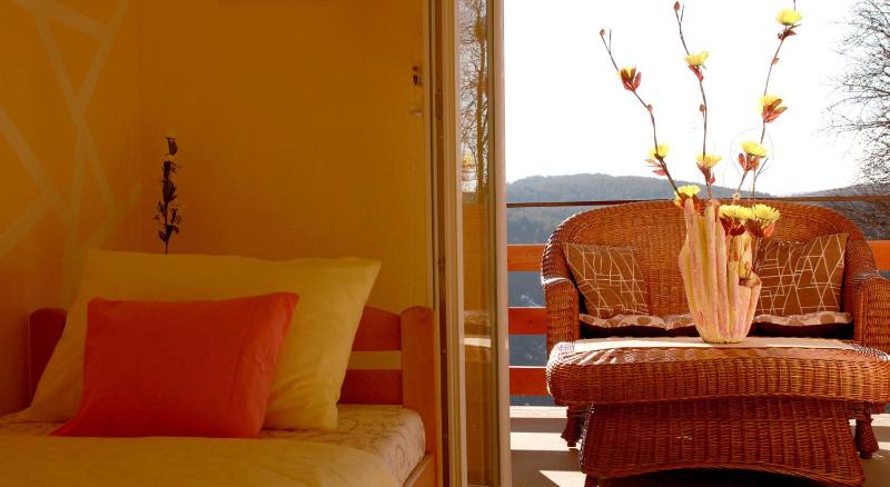 Twin Room with Lake View image 2