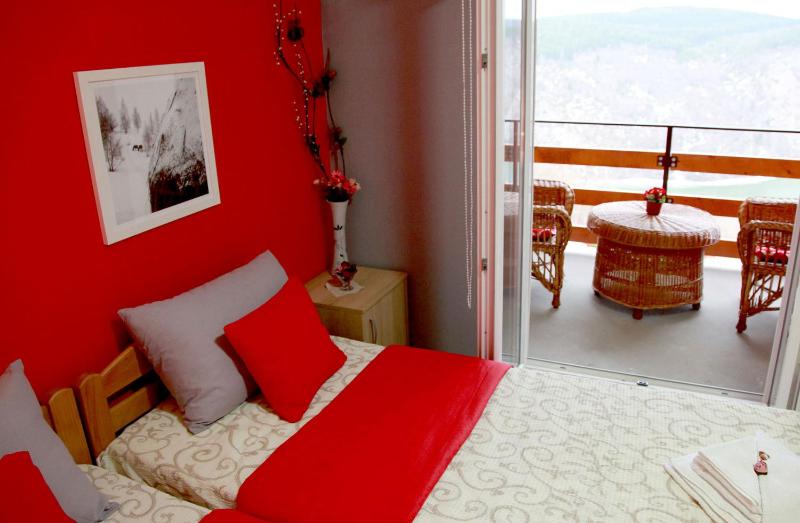 Twin Room with Lake View image 2