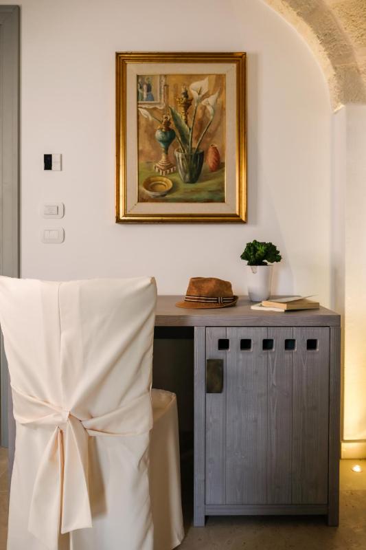 Deluxe King Room image 4
