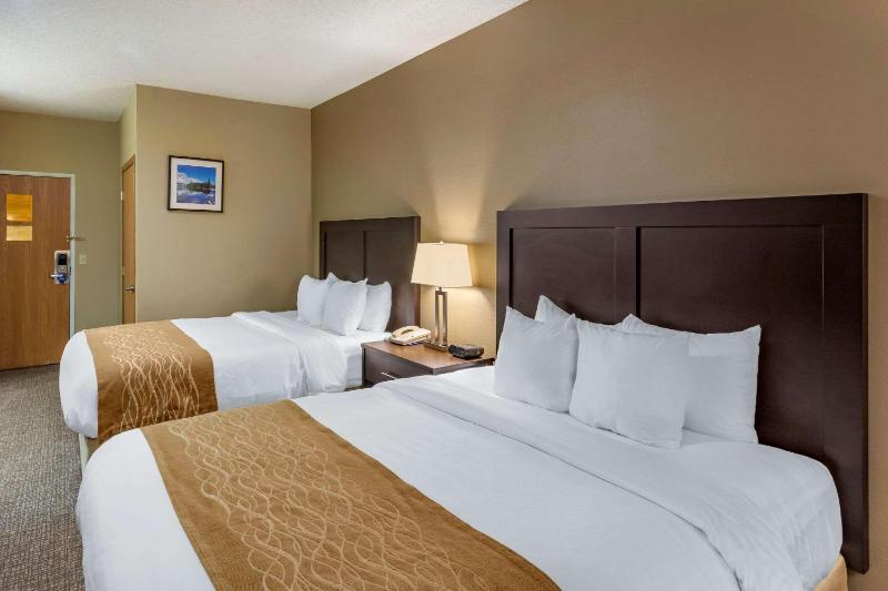 Queen Room with Two Queen Beds - Non-Smoking image 1
