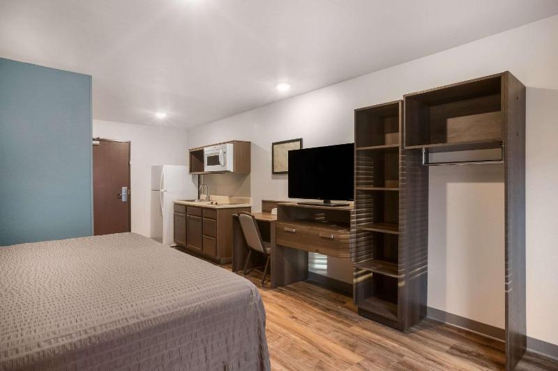 Standard King Room - Non-Smoking  image 3