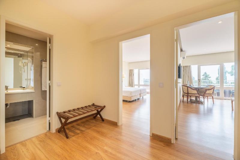 One-Bedroom Apartment image 3