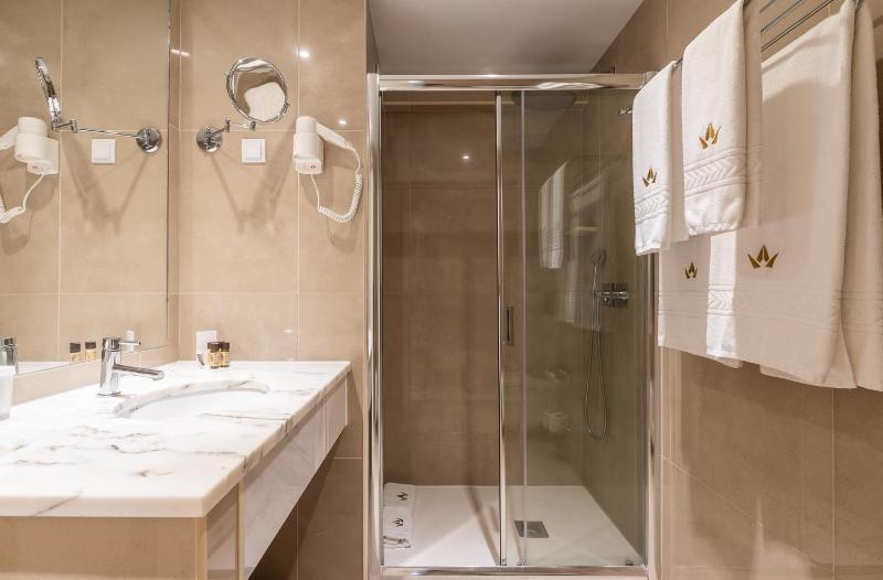 One-Bedroom Apartment image 2