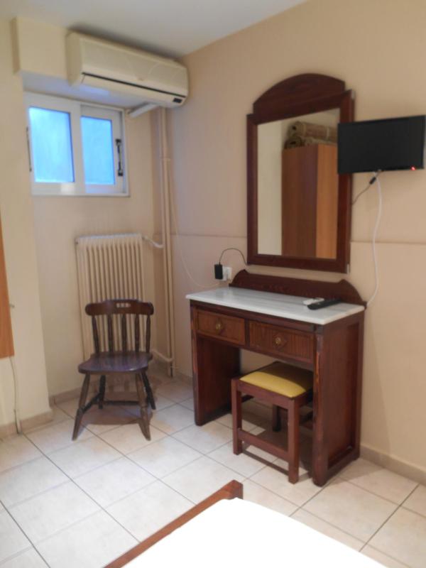 Small Single Room image 4