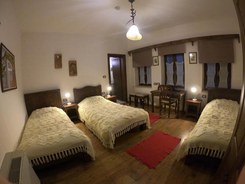 Standard Triple Room image 2