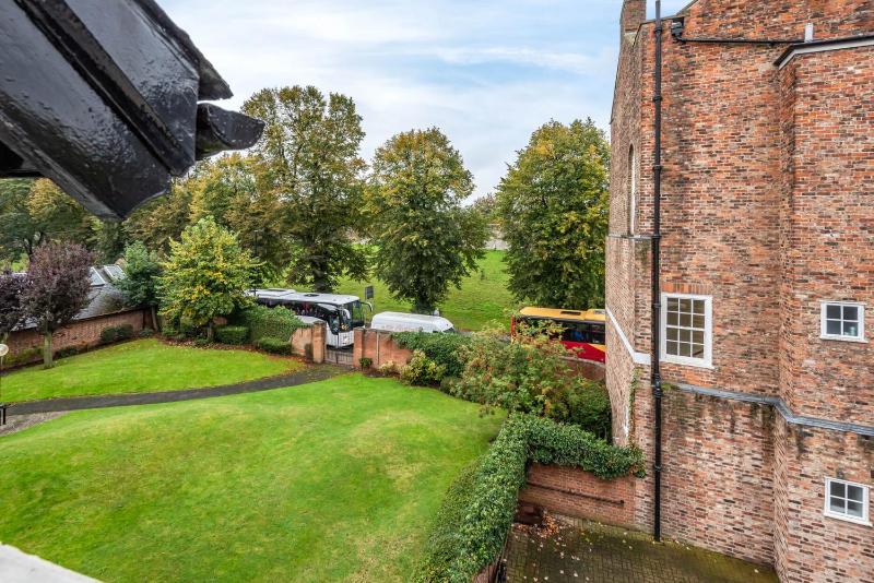 One-Bedroom Apartment image 2