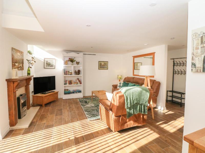 Oak Cottage - image 4