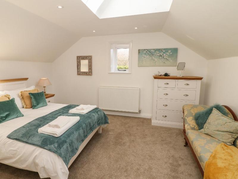 Oak Cottage - image 23