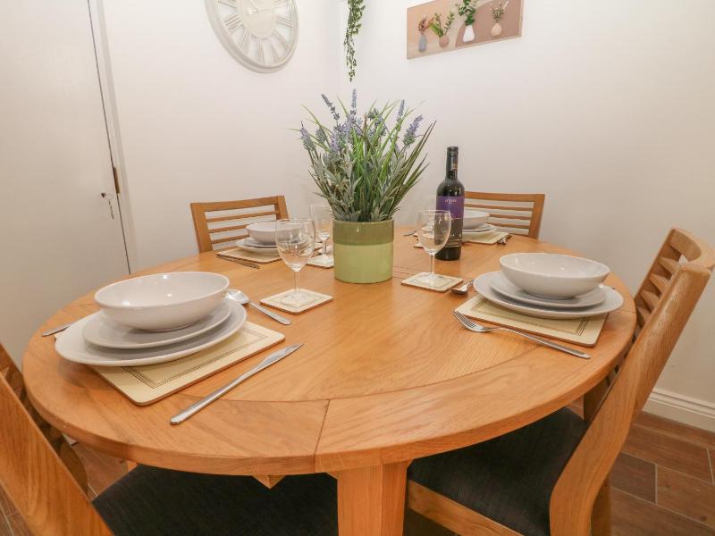 Holly Cottage - image 14