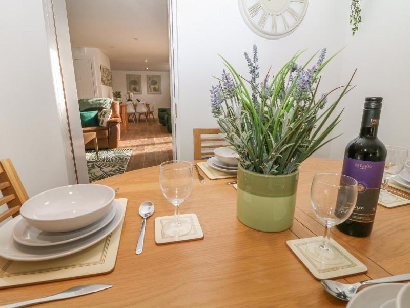 Holly Cottage - image 3