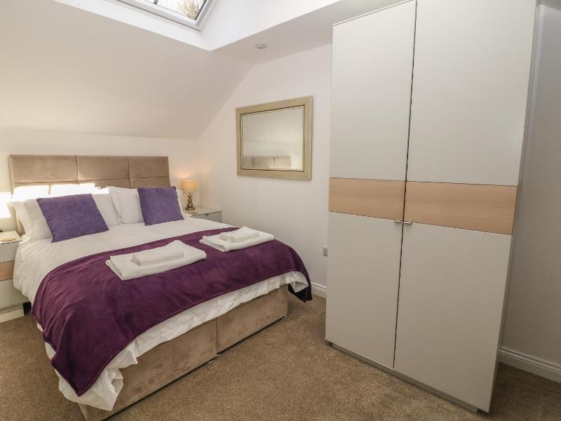 Holly Cottage - image 18