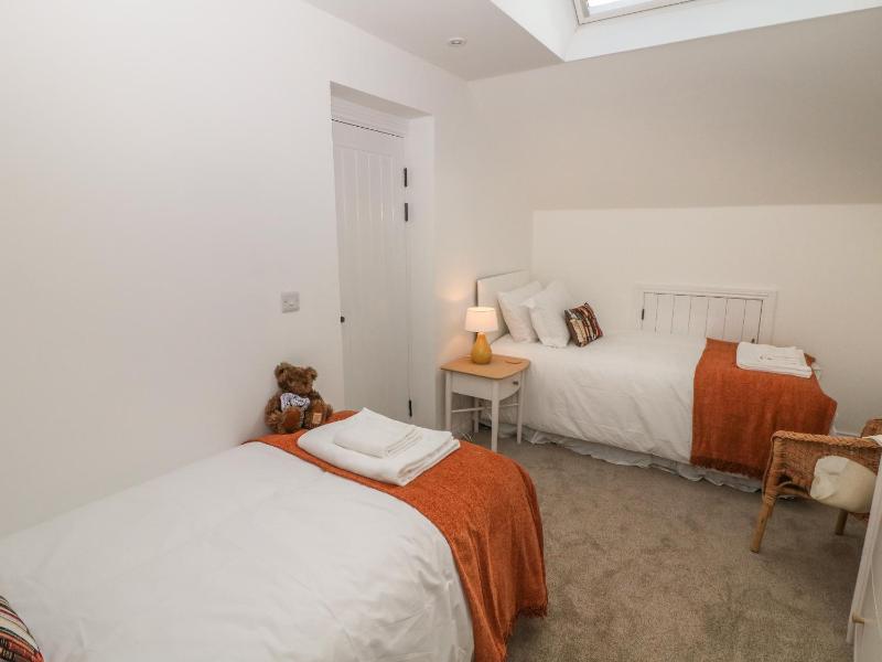Holly Cottage - image 16