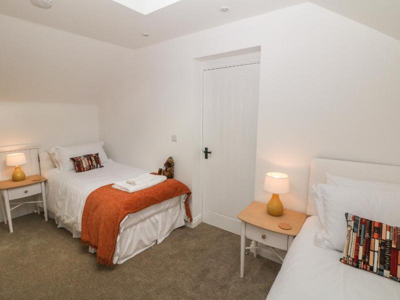 Holly Cottage - image 13