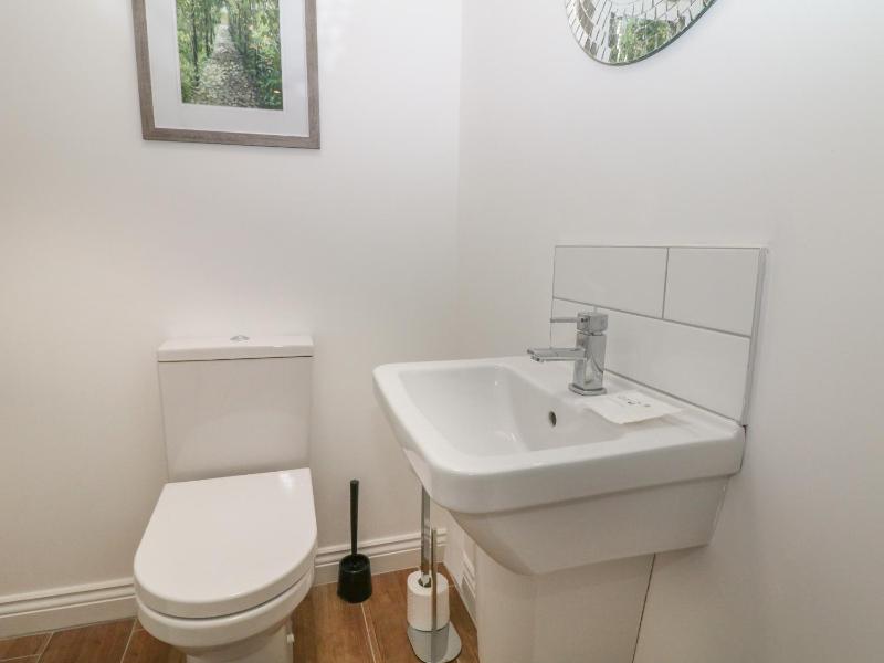 Holly Cottage - image 20