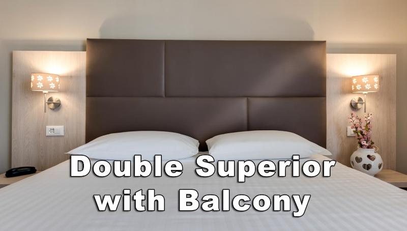 Superior Double Room with Balcony image 4